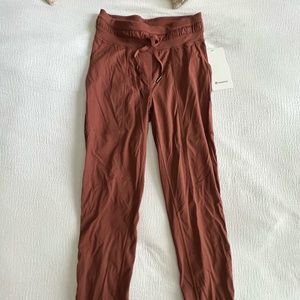 NWT Lululemon Dance Studio Mid-Rise Crop 25"- Size 2